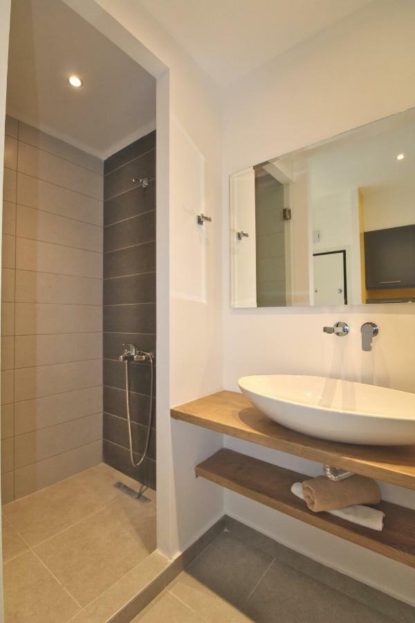 Yellow Group Mesitiki Apartment